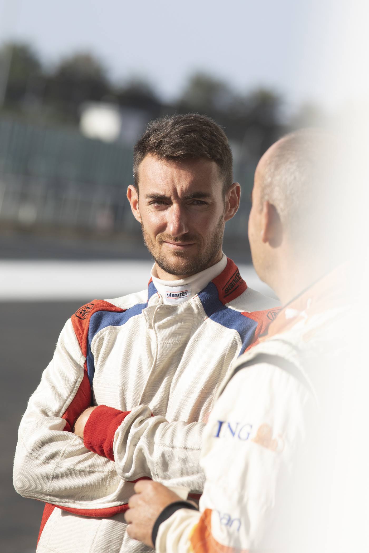 Pilote debout sur monoplace